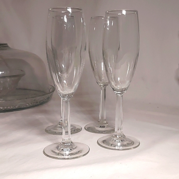 Vintage America Dining 4 Champagne Flutes Glasses Tall Slender Neck